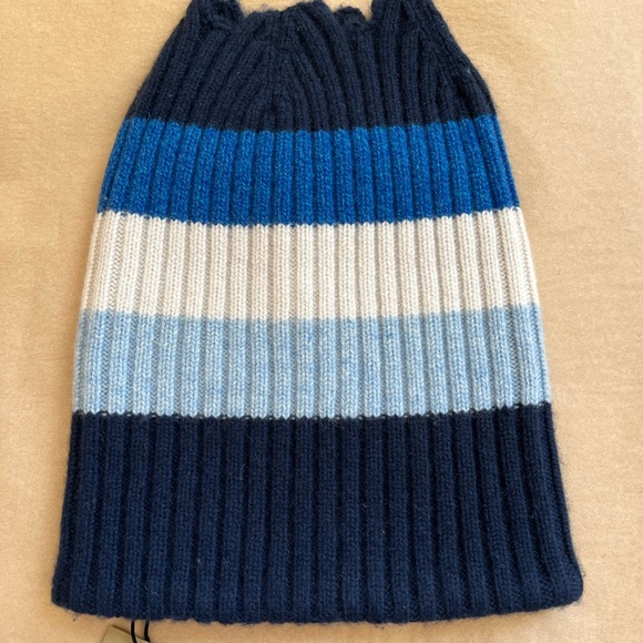 NWT Burberry cashmere hat - Picture 3 of 11